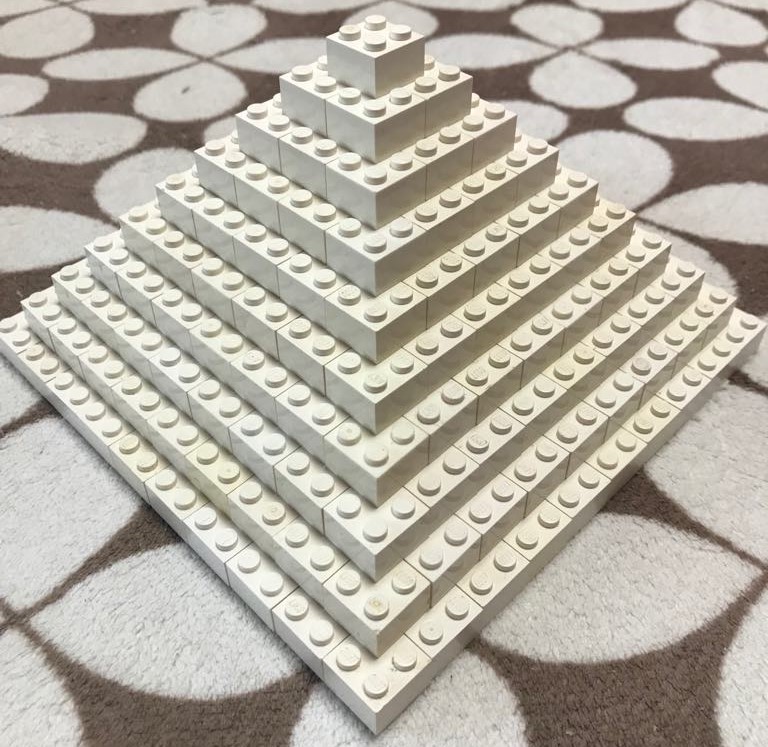 Lego_piramis2
